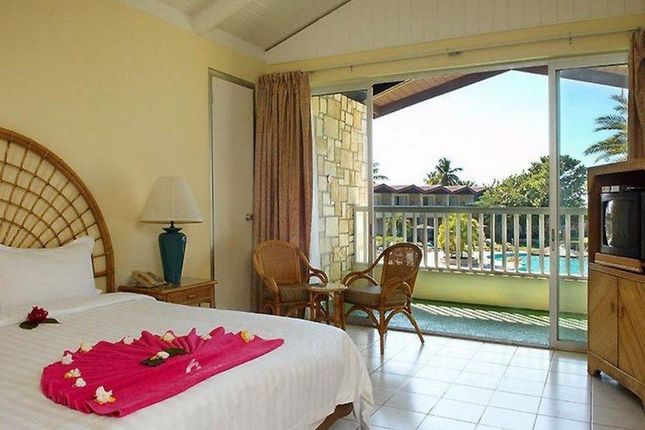 Starfish Halcyon Cove Hotel Dickenson Bay Exterior photo