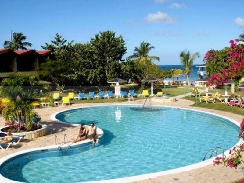 Starfish Halcyon Cove Hotel Dickenson Bay Exterior photo